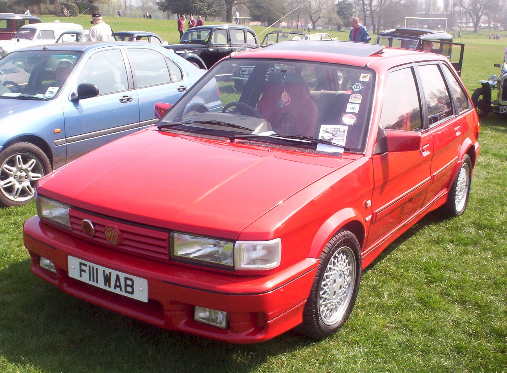 Red MG Maestro Turbo