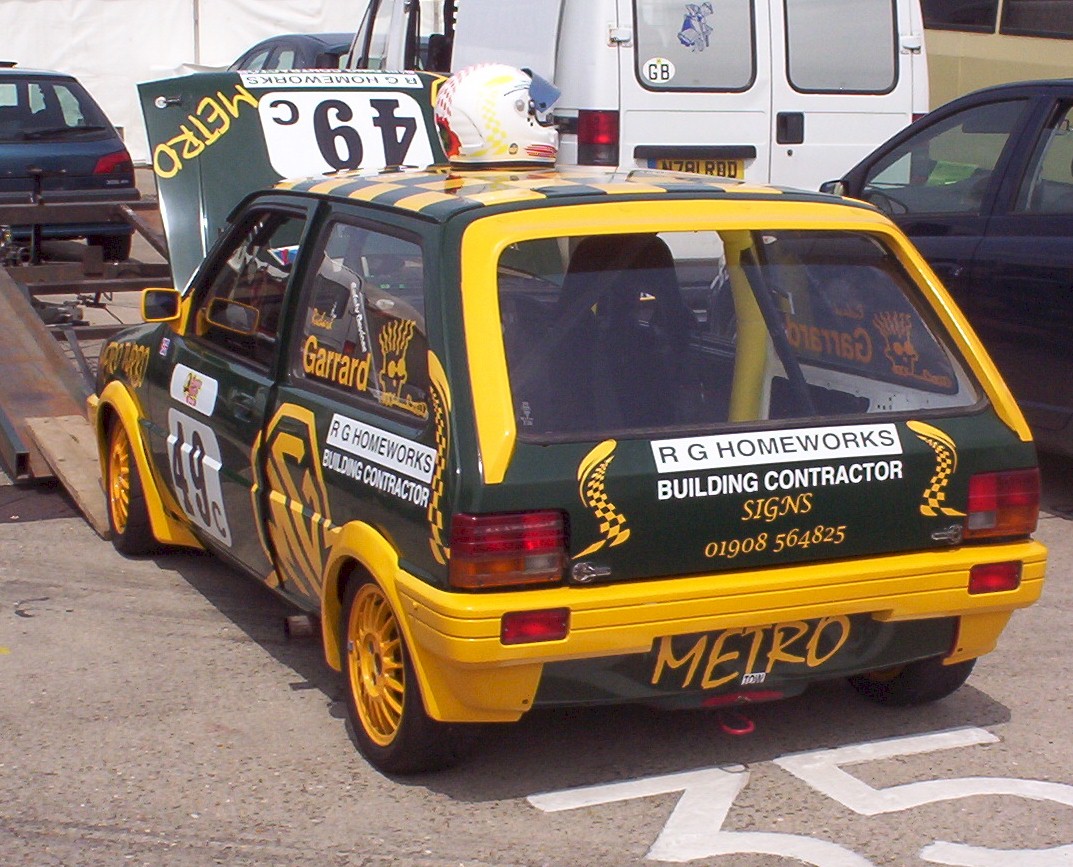 MG Metro Racers get ready to the paddock