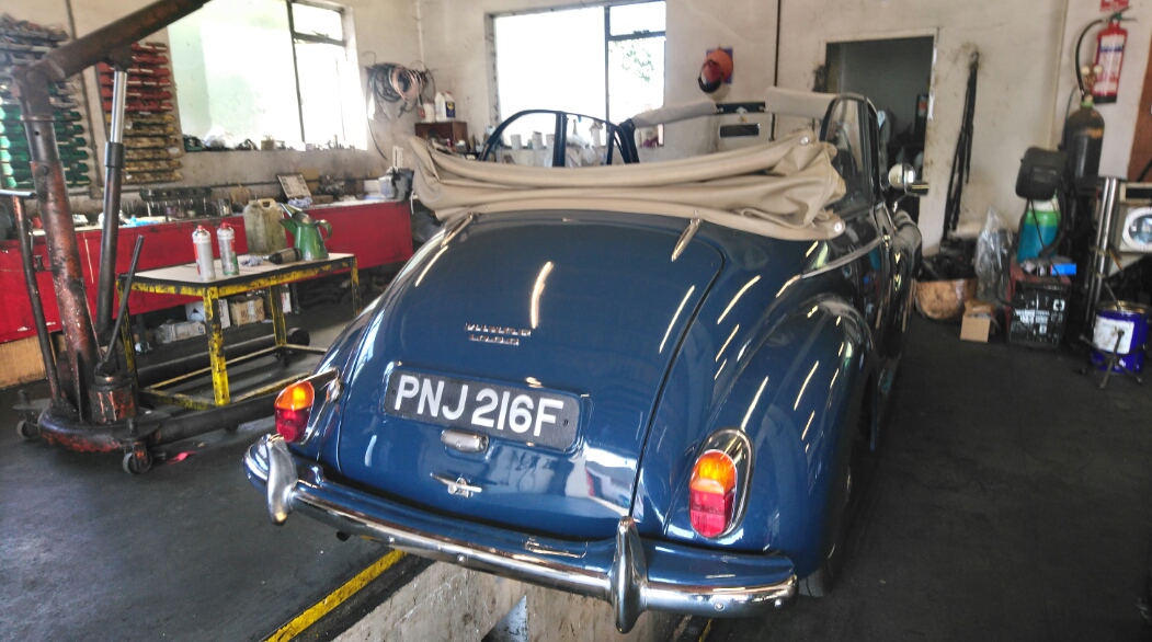 Morris Minor 1098cc servicing