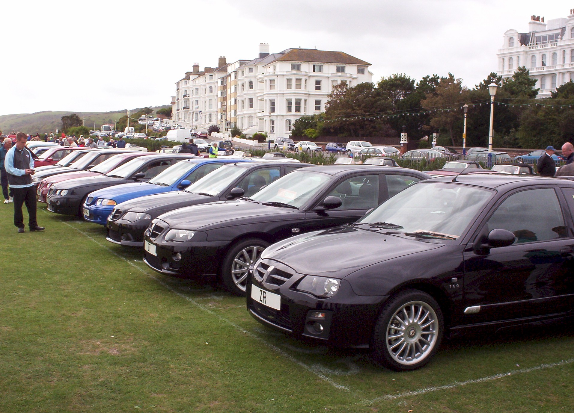 Modern Saloons park together